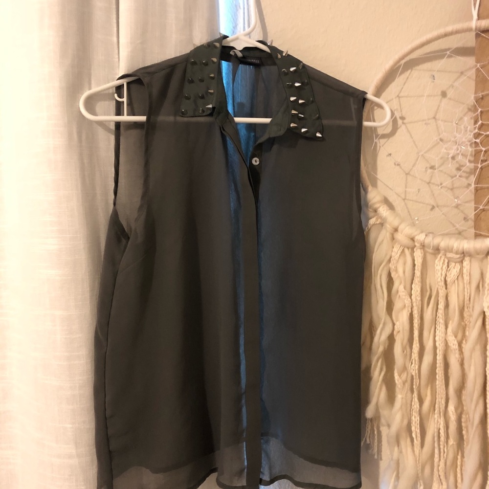 Sleeveless button down blouse with studded collar